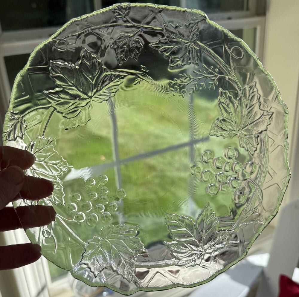 Crystal d' Arques - Durand Mallory salad Dessert plates Grapes And Leaves